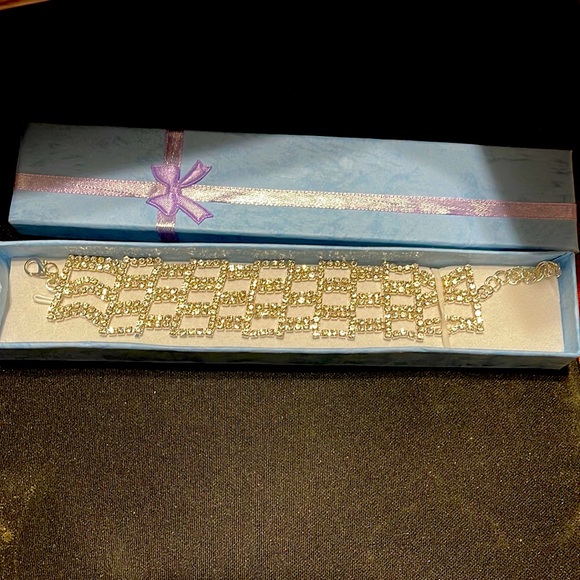 NEW ELEGANT RHINESTONES SILVER BRACELET/ ADJUSTABLE LENGTH. SILVER TONE. - Picture 2 of 8